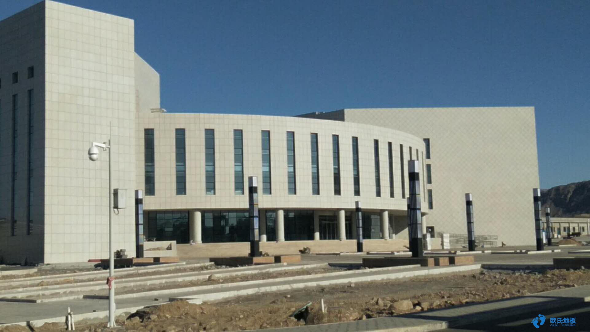 處理運(yùn)動木地板伸縮方法