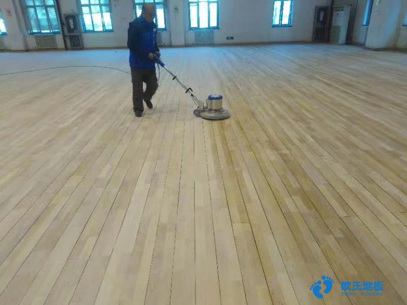 籃球館木地板的清潔和保養