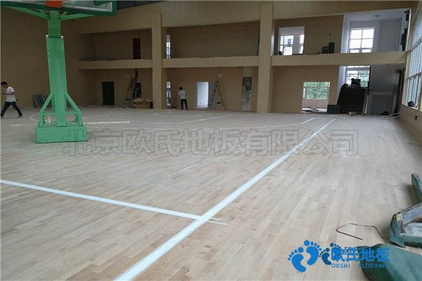 運動場地板哪個牌子性價比高