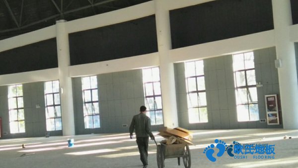 學(xué)校籃球場館地板優(yōu)點(diǎn)