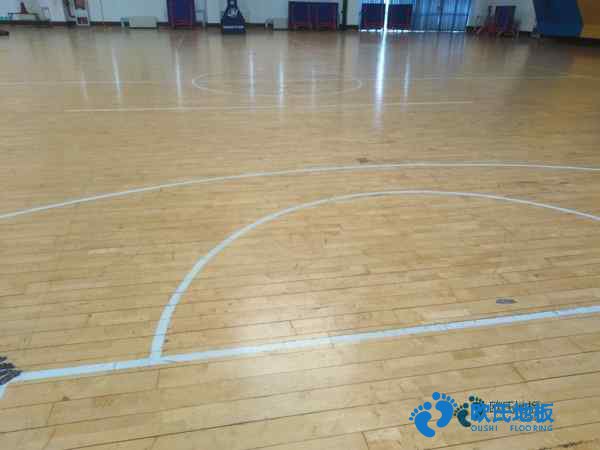 學(xué)校籃球場地地板如何拆