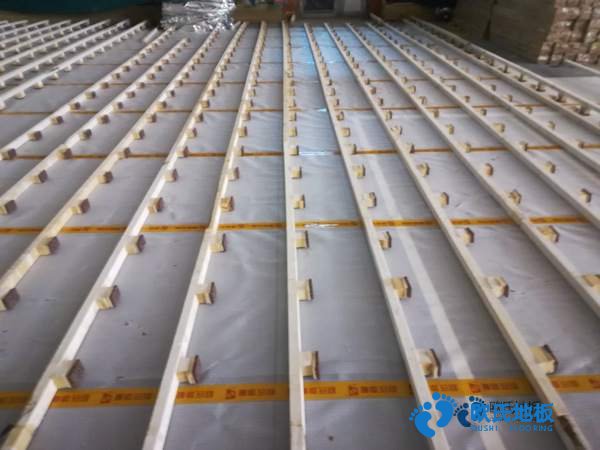 單龍骨運動體育地板怎么保養