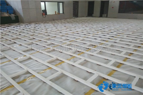 學(xué)?；@球場木地板輔設(shè)