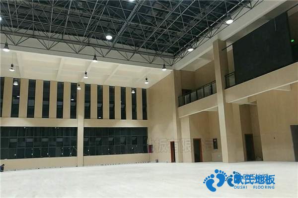 學?；@球場地木地板沖擊測試