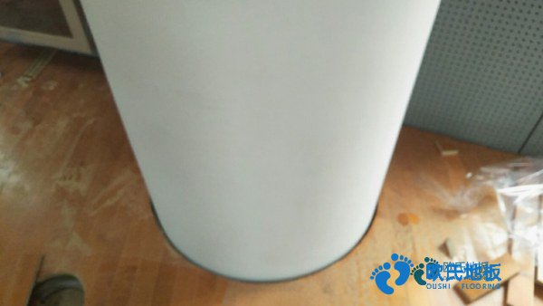 學?；@球場館地板一般多寬