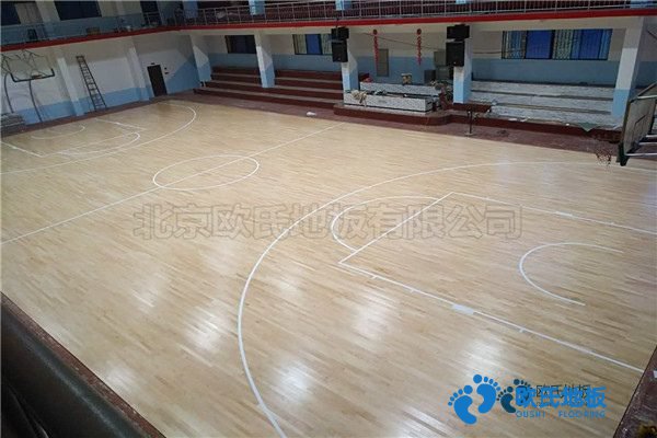 學(xué)?；@球場(chǎng)地木地板優(yōu)點(diǎn)