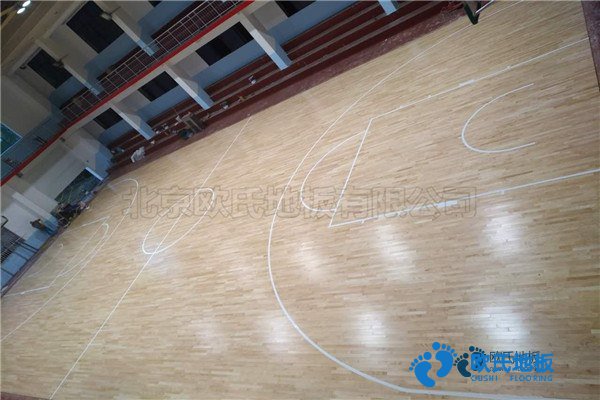 學(xué)?；@球場(chǎng)地木地板優(yōu)點(diǎn)