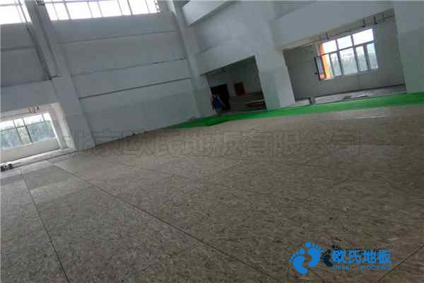 學(xué)校籃球場地木地板用哪種好