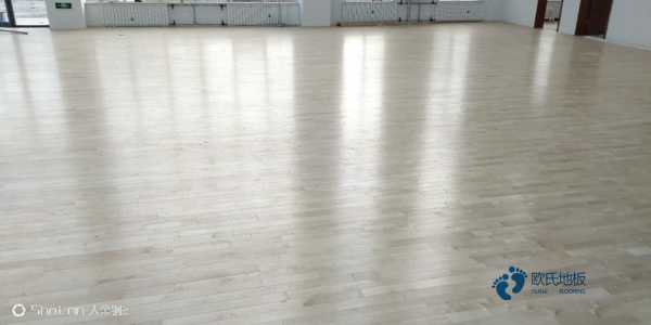 國標(biāo)運(yùn)動體育木地板施工隊3