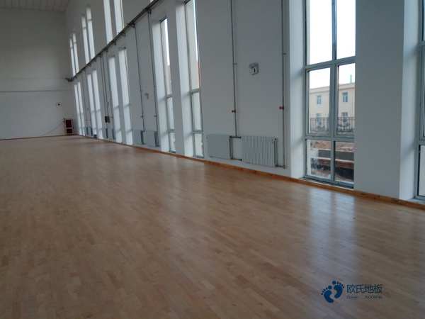 學(xué)校運(yùn)動場木地板施工方案1