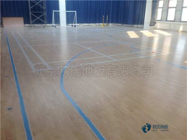 國標(biāo)運(yùn)動型木地板施工團(tuán)隊2