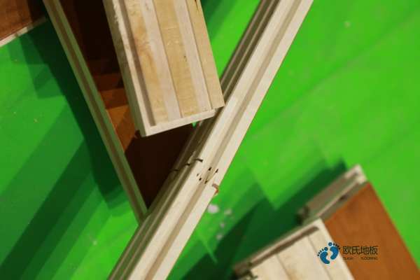 購(gòu)買(mǎi)籃球運(yùn)動(dòng)木地板哪個(gè)牌子環(huán)保3