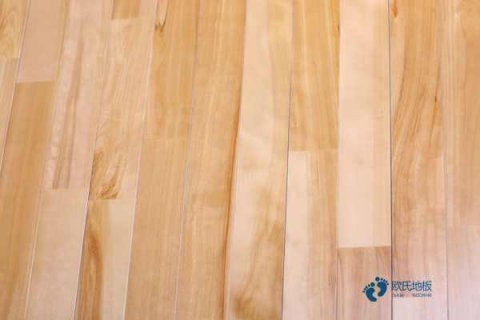 學(xué)校籃球場(chǎng)館地板用什么材料好