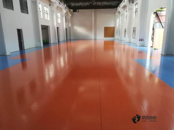 學?；@球地板厚度2