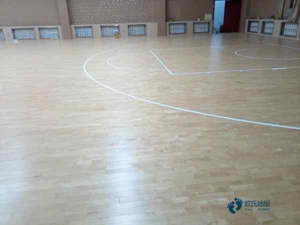 25厚籃球場地地板哪個(gè)牌子較環(huán)保2